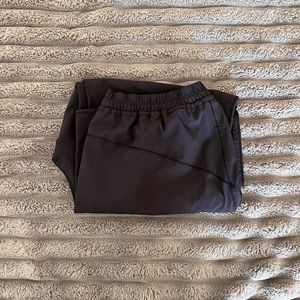 Lululemon Lightweight Cover up Crops 21” inseam